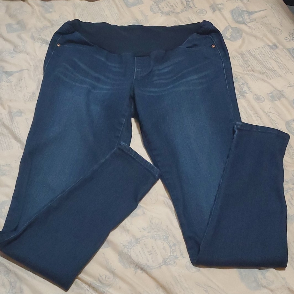 A Pea in the pod collection maternity jeans